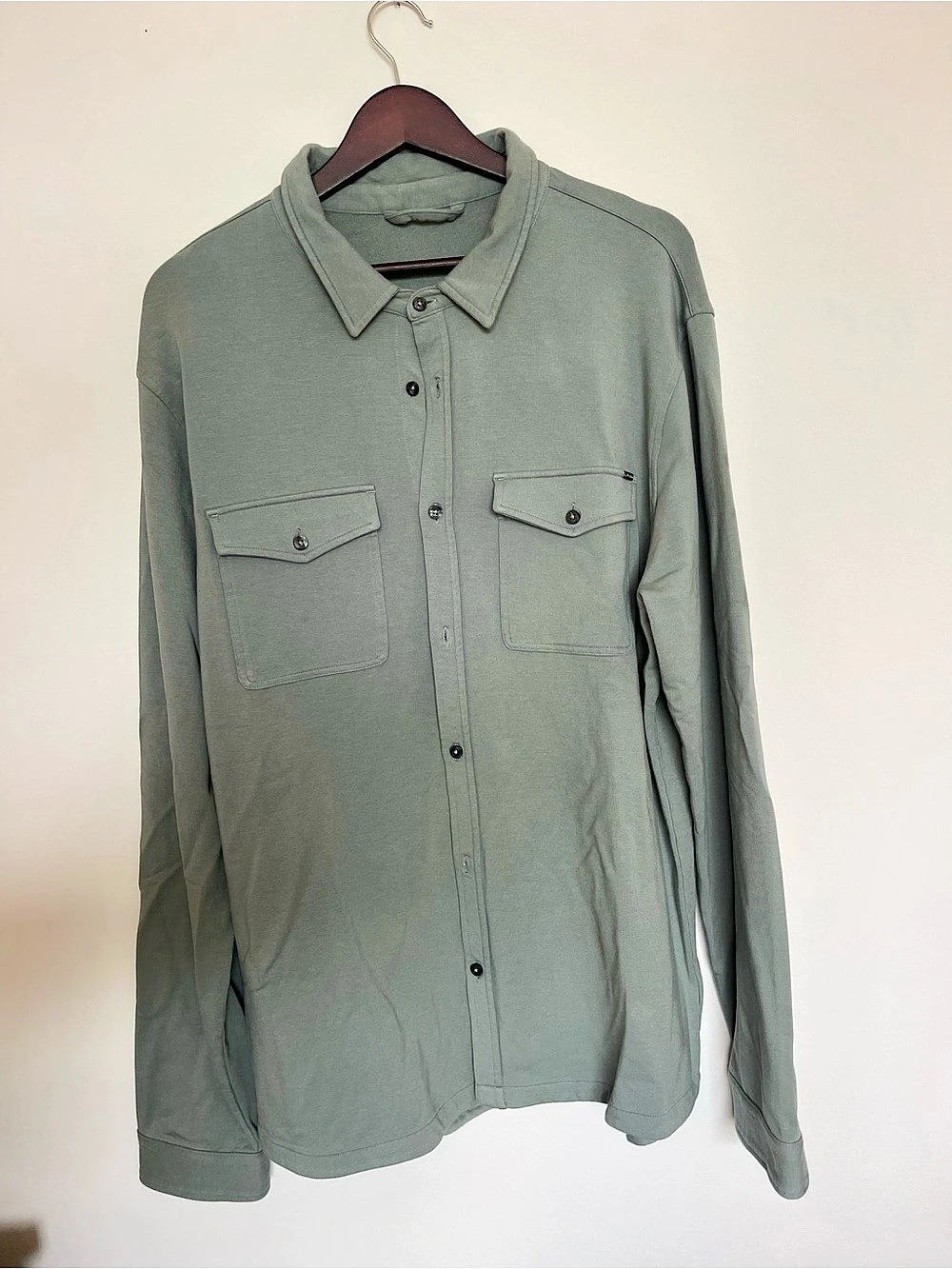 Vuori Long Sleeve Button-Down Shirt in Green XL
